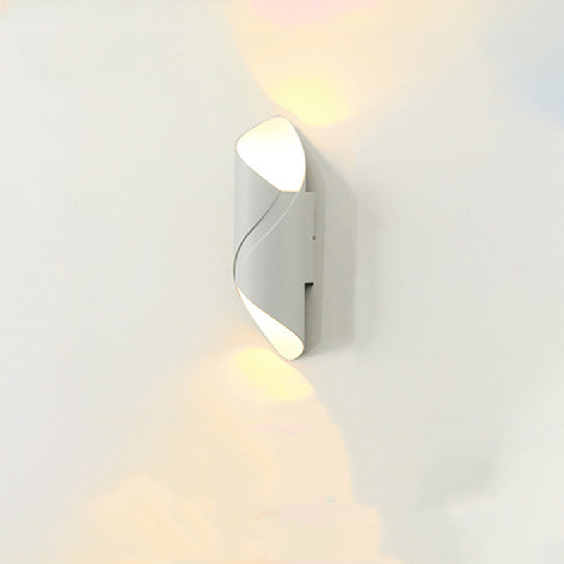 Chic LED Garden Wall Light Zyvraxen