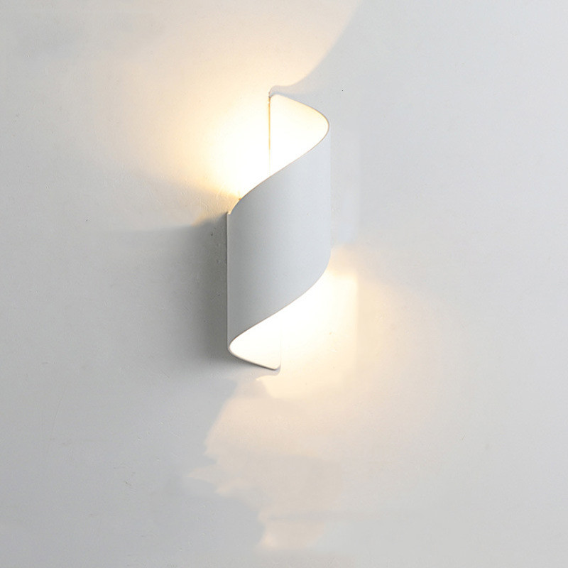 Chic LED Garden Wall Light Zyvraxen