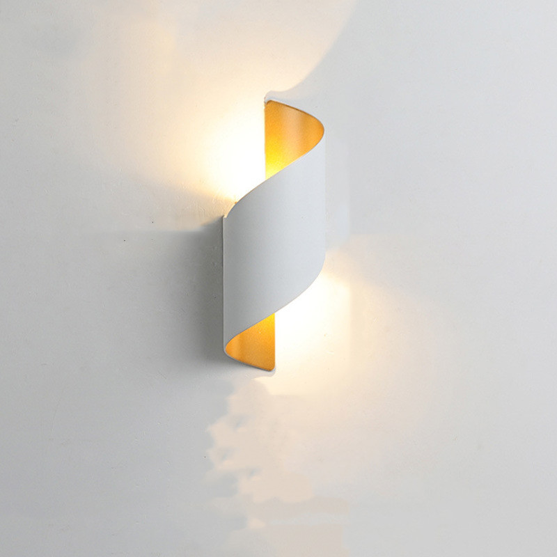 Chic LED Garden Wall Light Zyvraxen