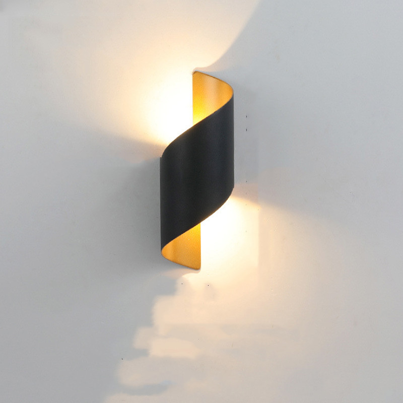 Chic LED Garden Wall Light Zyvraxen