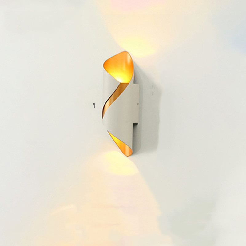 Chic LED Garden Wall Light Zyvraxen